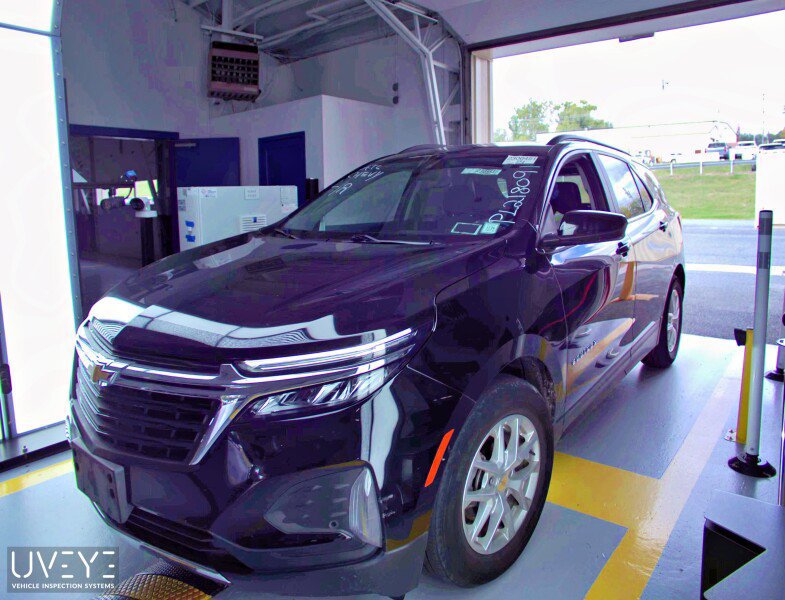 Used 2023 Chevrolet Equinox LT FWD image 2
