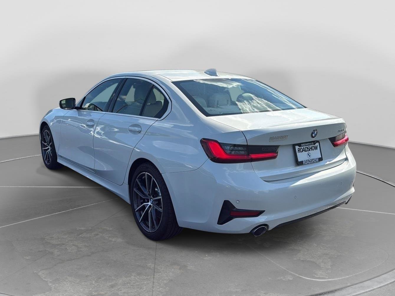 Used 2021 BMW 330i Sedan w/ Convenience Package RWD image 3