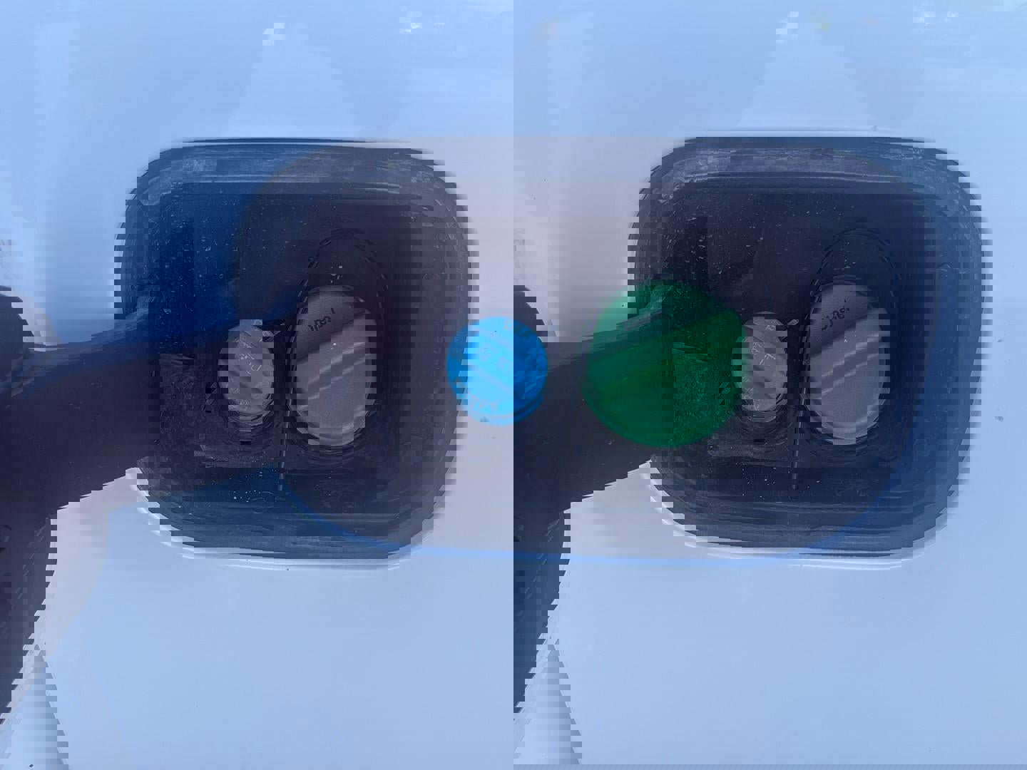 Used 2025 GMC Sierra 2500 AT4 image 14