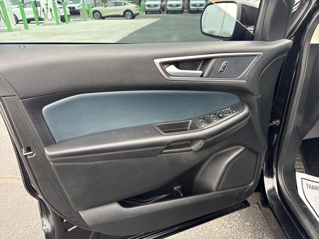 Used 2024 Ford Edge SEL w/ Sport Appearance Package image 29