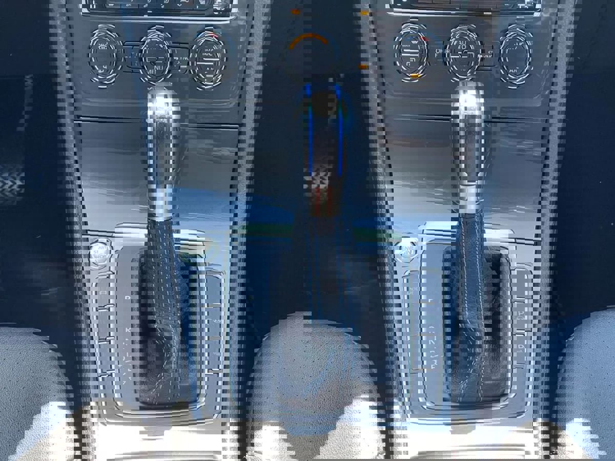 Used 2019 Volkswagen e-Golf SEL Premium image 33