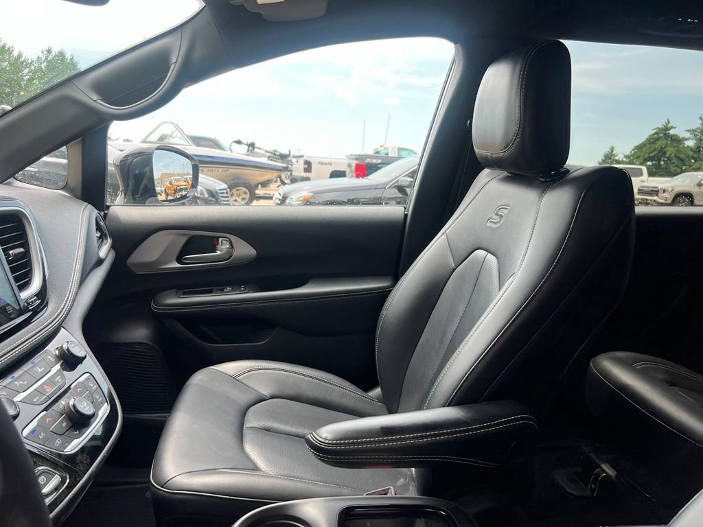 Used 2024 Chrysler Pacifica Limited FWD image 26