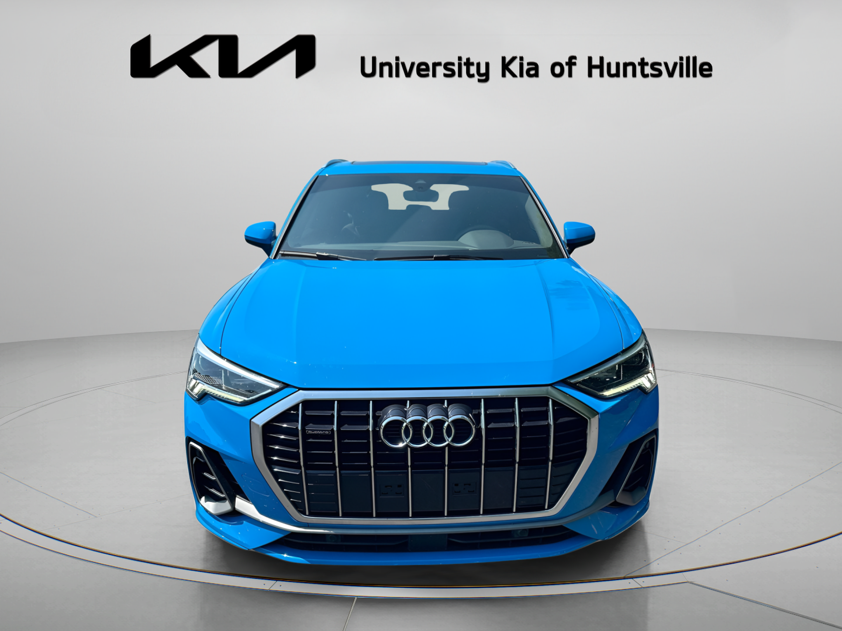 Used 2020 Audi Q3 2.0T Premium Plus w/ Premium Plus Package AWD/4WD image 3