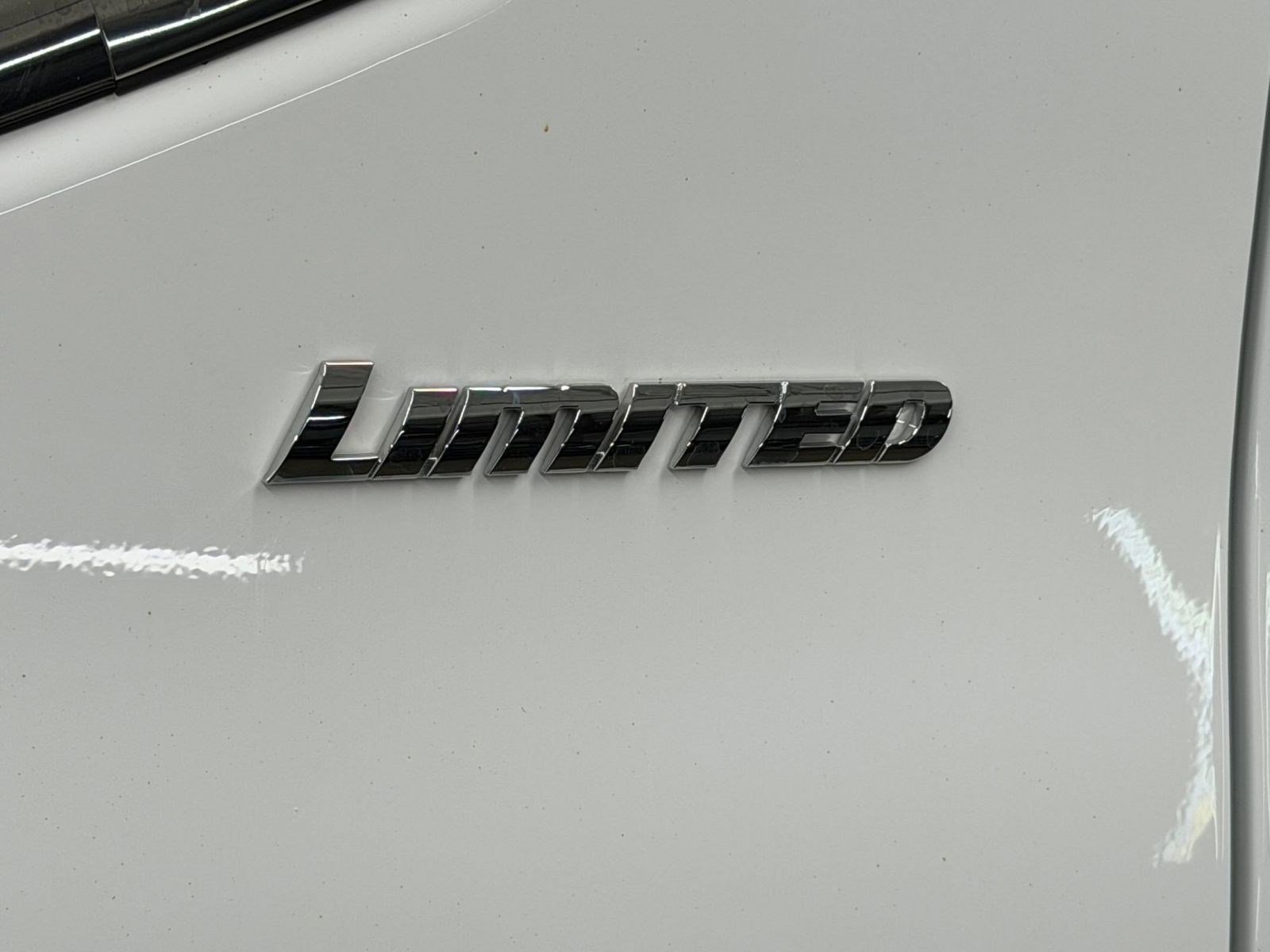 Used 2024 Toyota Tundra Limited AWD/4WD image 37