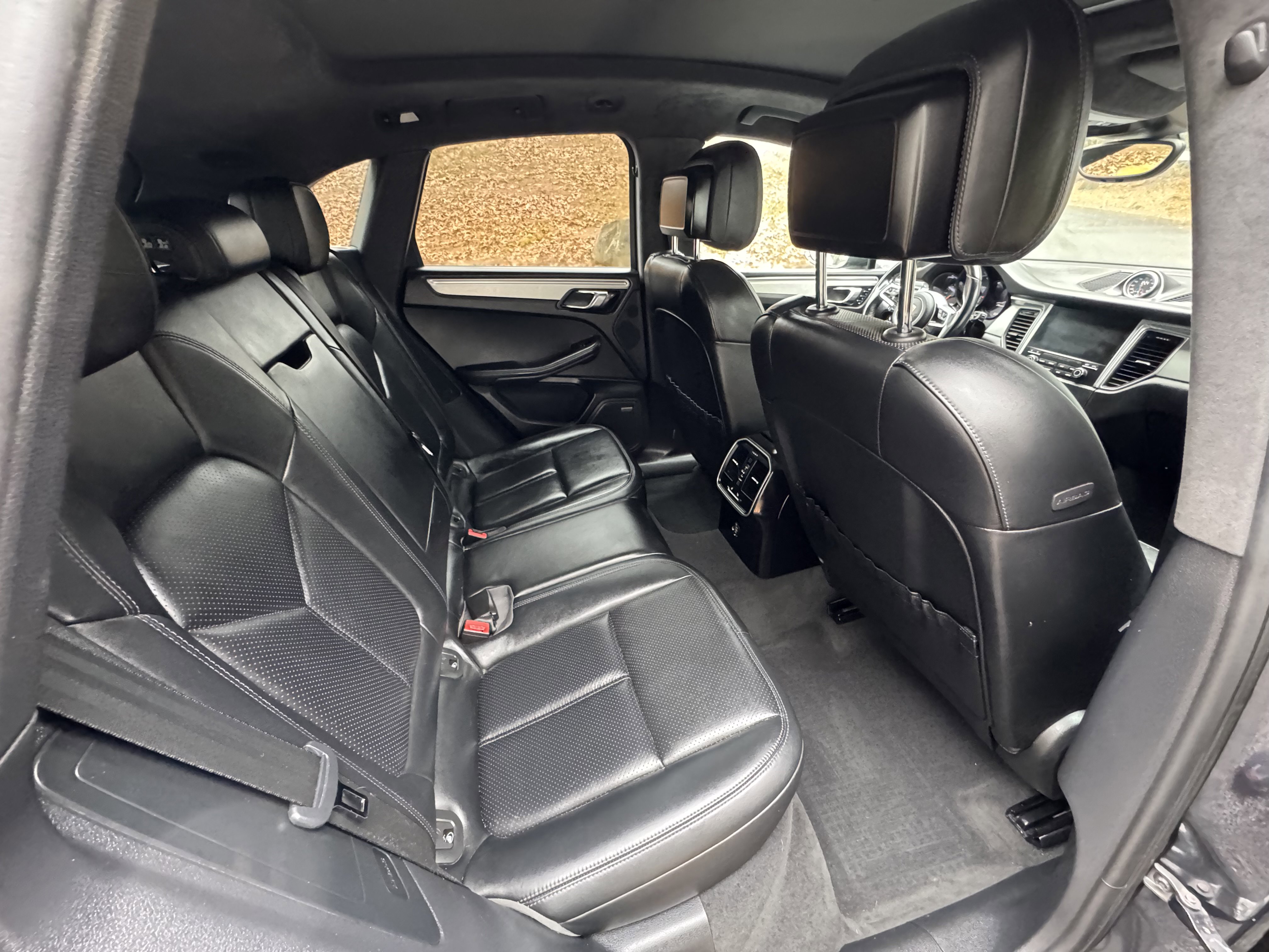 Used 2017 Porsche Macan Turbo image 37