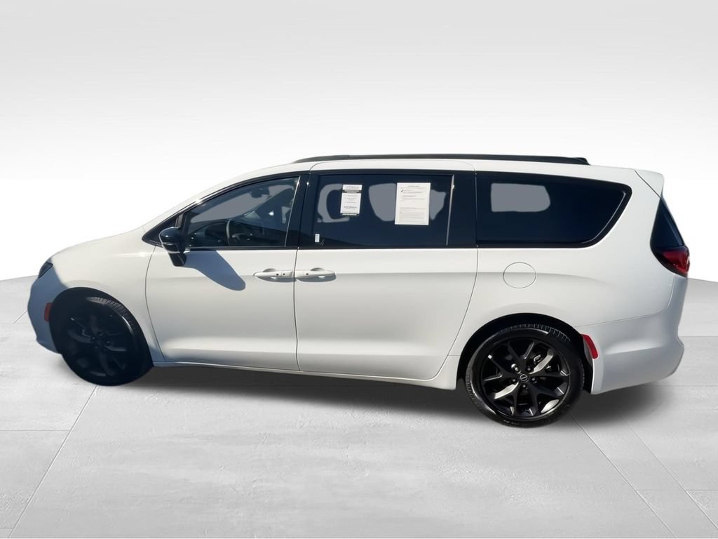 Used 2025 Chrysler Pacifica Limited FWD image 5