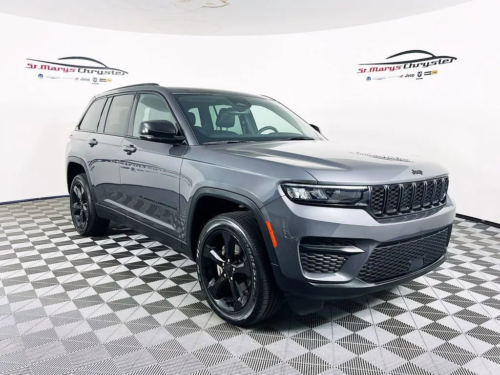 Used 2024 Jeep Grand Cherokee Altitude AWD/4WD image 1