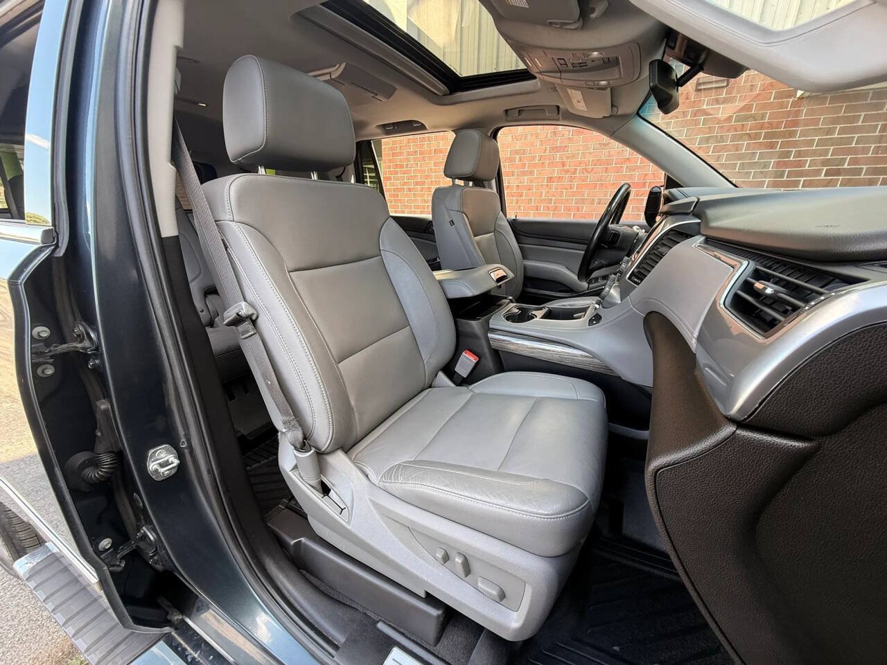 Used 2019 Chevrolet Tahoe LT w/ LT Signature Package AWD/4WD image 27