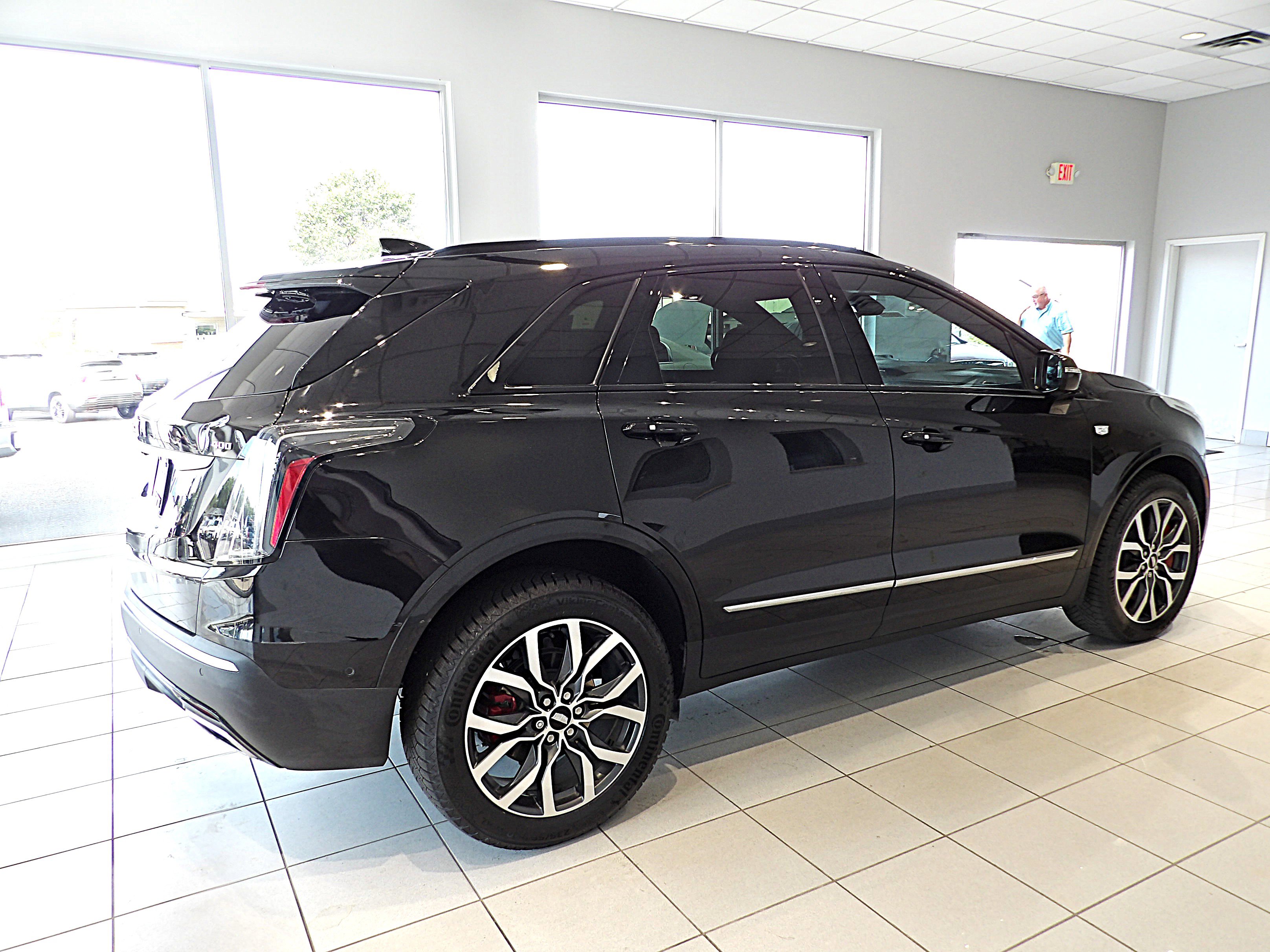 Used 2022 Cadillac XT5 Sportv w/ Platinum Package AWD/4WD image 4