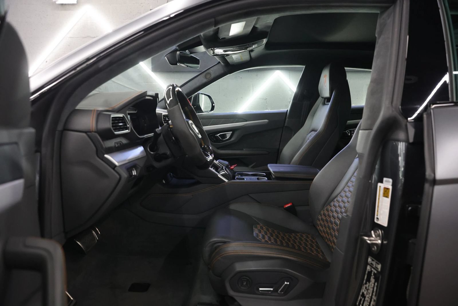 Used 2020 Lamborghini Urus AWD/4WD image 11