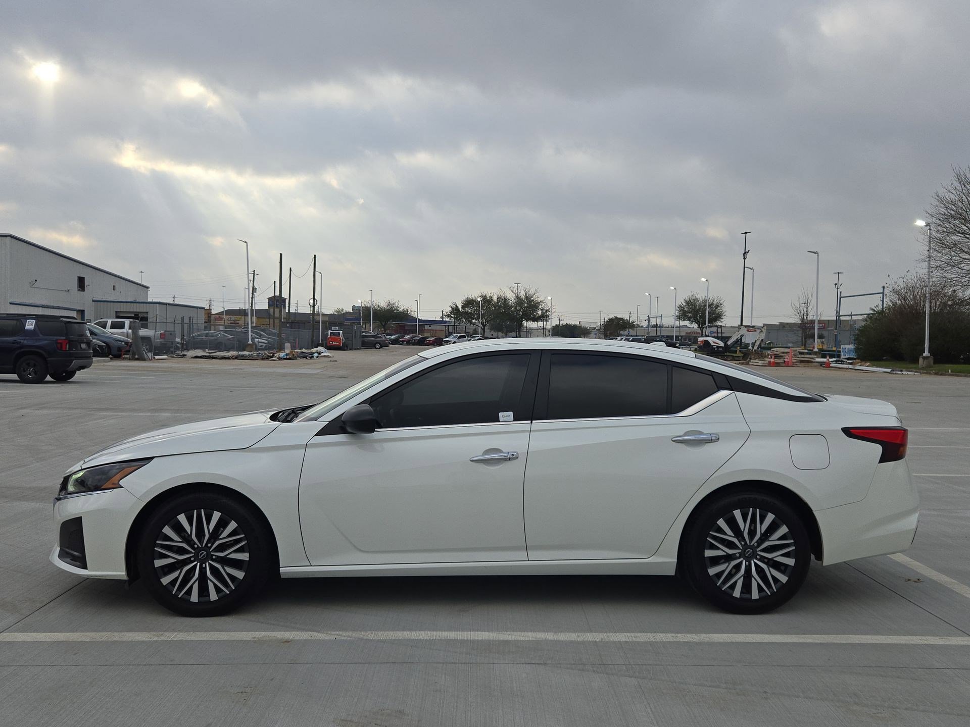 Used 2024 Nissan Altima 2.5 SV image 7