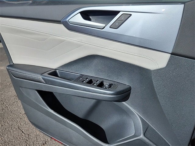 New 2025 Volkswagen Taos SEL image 6
