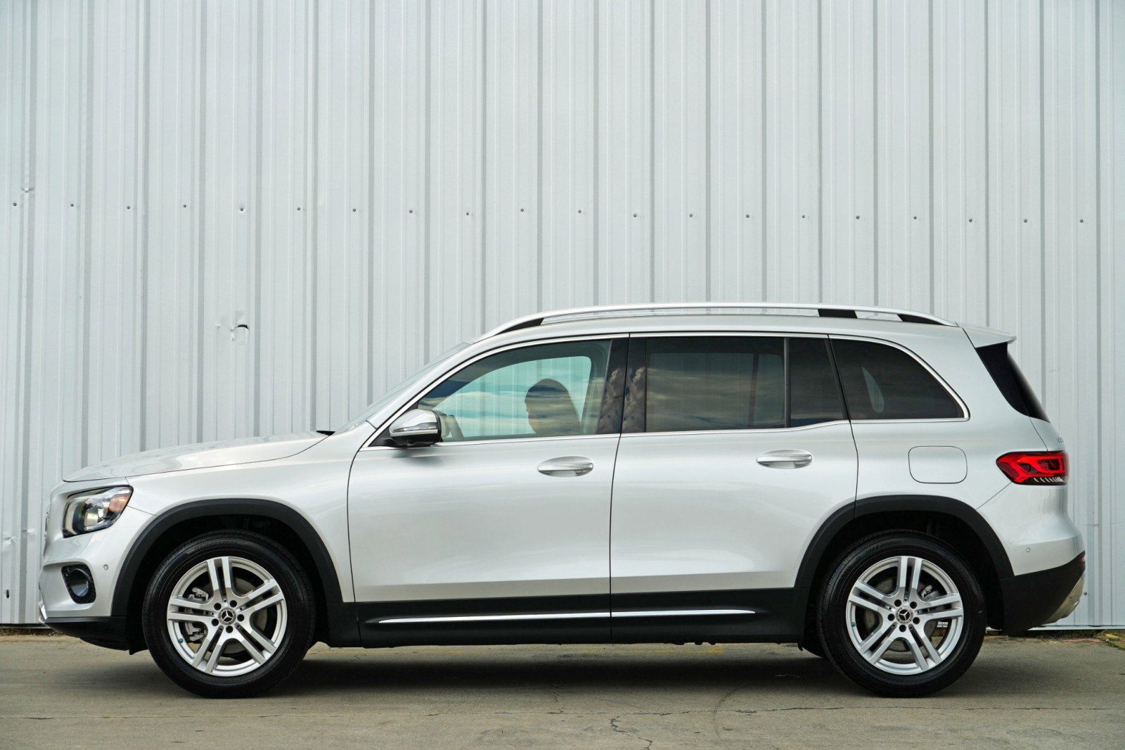 Used 2021 Mercedes-Benz GLB 250 4MATIC w/ Premium Package image 48