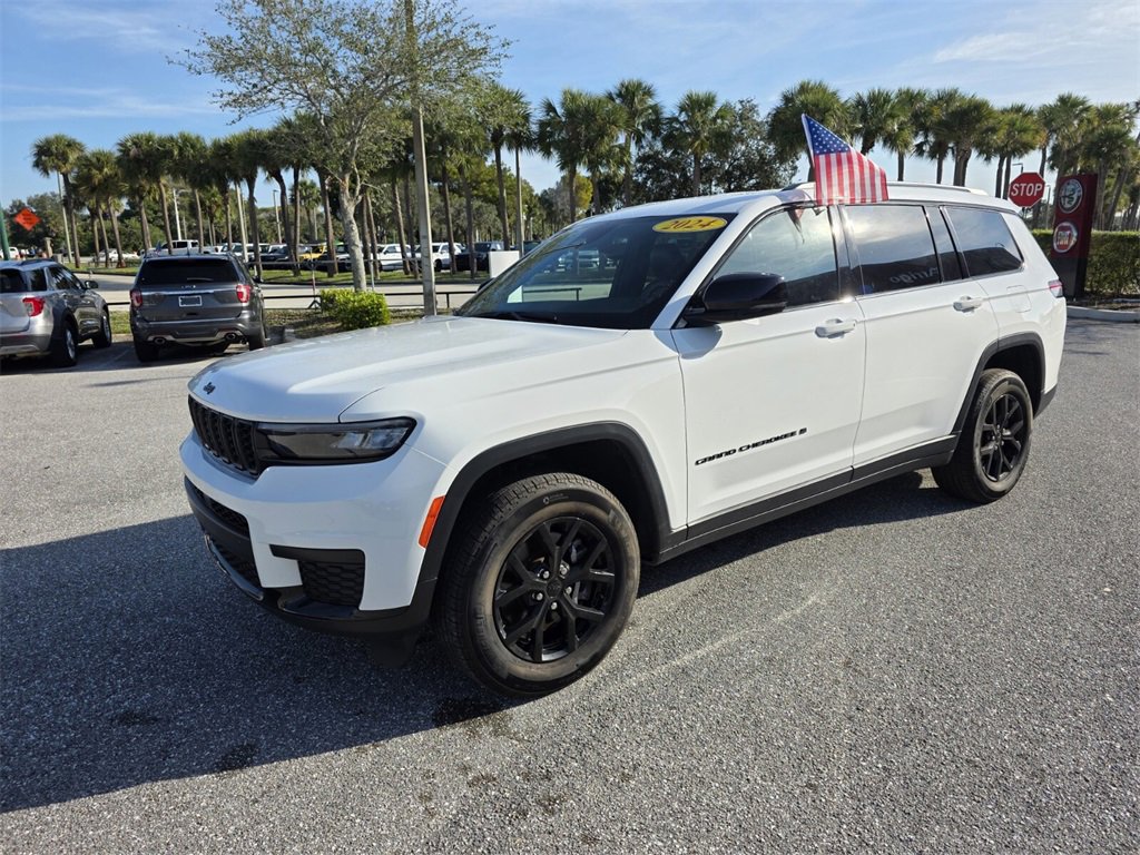 Used 2024 Jeep Grand Cherokee L Laredo image 8