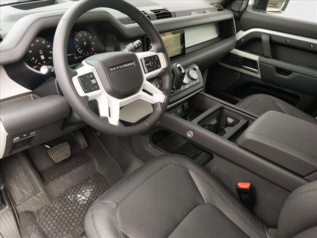 New 2024 Land Rover Defender 110 SE image 3