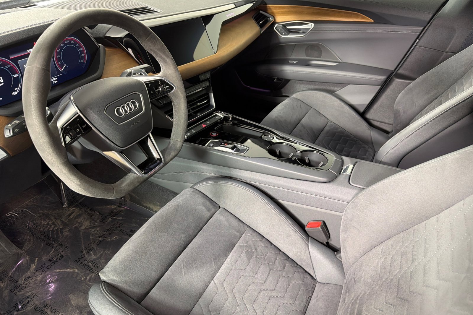 Used 2024 Audi e-tron GT Premium Plus image 9