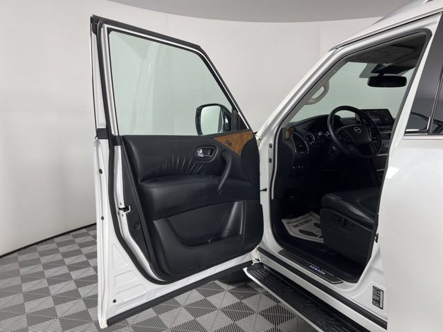 Used 2024 Nissan Armada SL w/ Captain's Chairs Package RWD image 17
