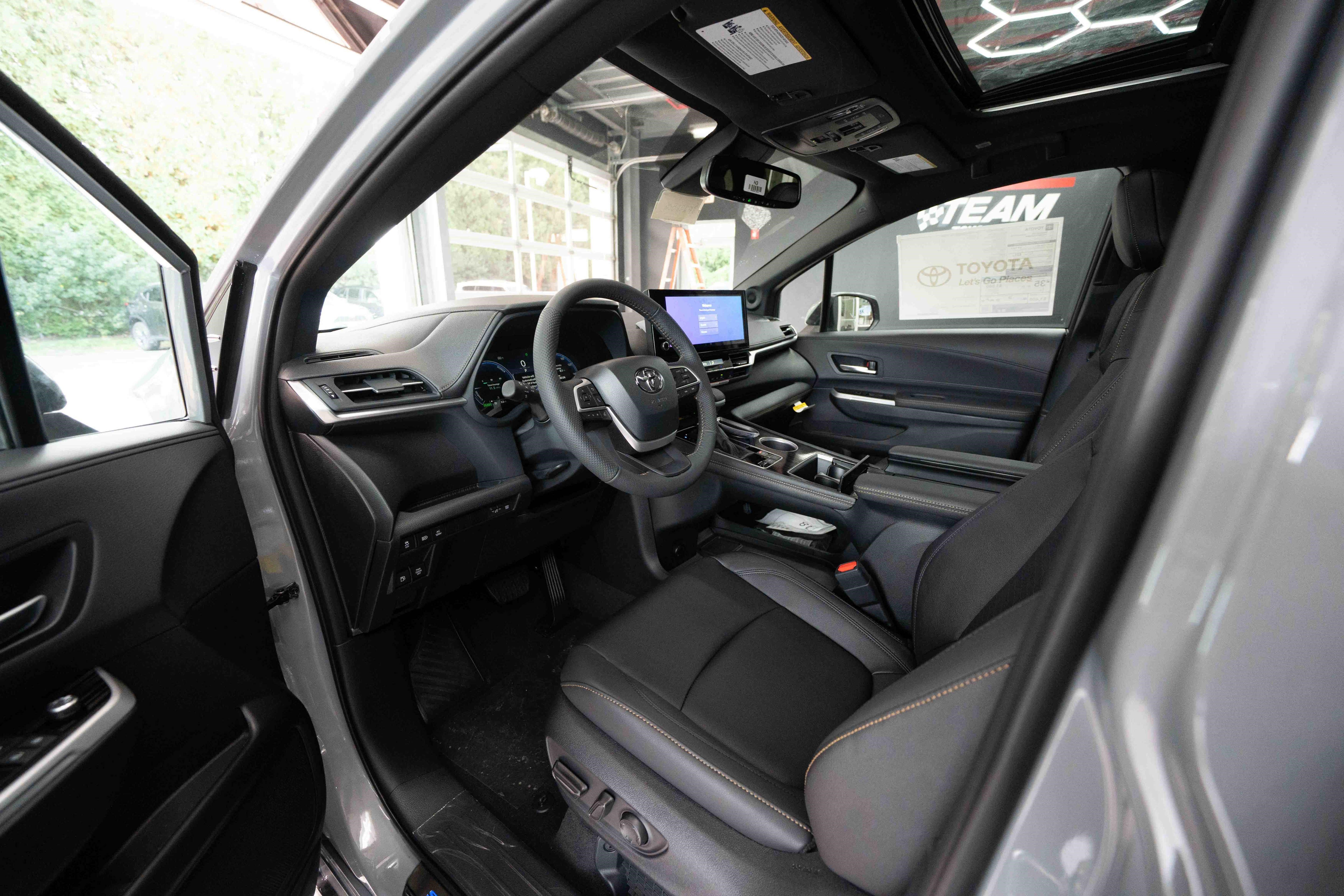 New 2026 Toyota Sienna XLE Woodland Edition AWD/4WD image 8