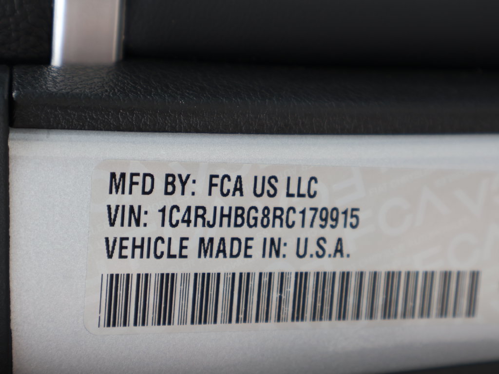 Used 2024 Jeep Grand Cherokee Limited w/ Trailer Tow Package AWD/4WD image 43