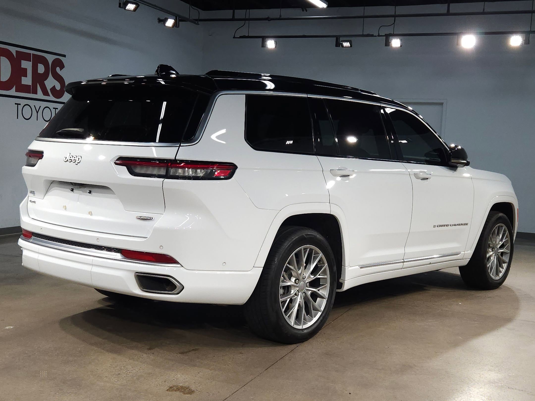 Used 2024 Jeep Grand Cherokee L Summit image 7