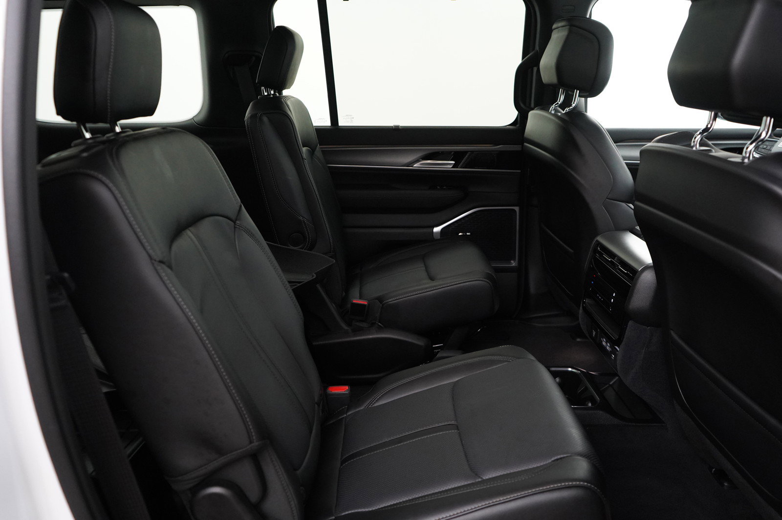 Used 2024 Jeep Wagoneer Series II w/ Convenience Group I image 11