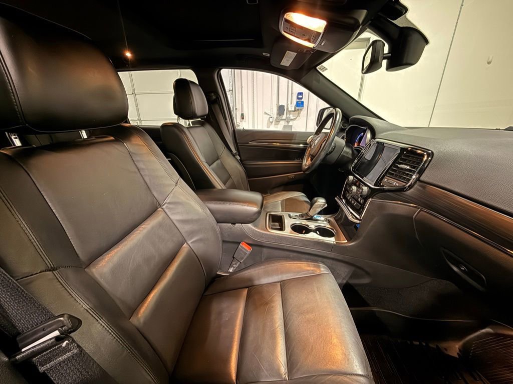 Used 2020 Jeep Grand Cherokee Limited image 28