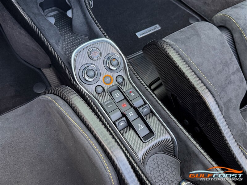 Used 2020 McLaren 600LT Spider RWD image 20
