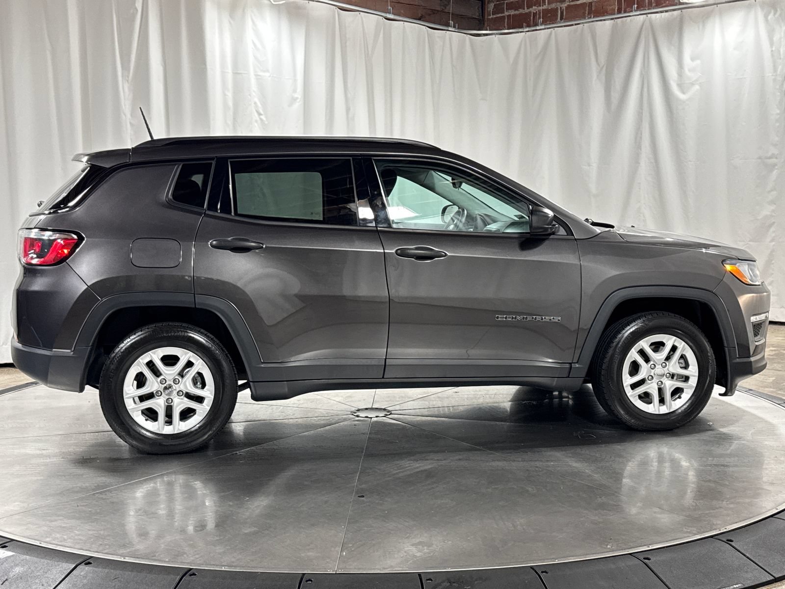 Used 2018 Jeep Compass Sport FWD image 6