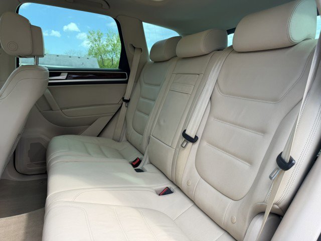 Used 2013 Volkswagen Touareg Executive image 21