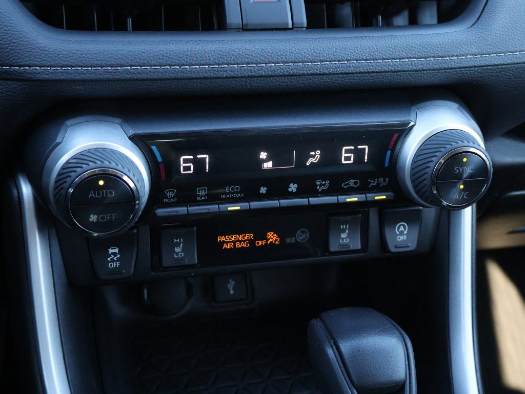 Used 2021 Toyota RAV4 XLE w/ Convenience Package AWD/4WD image 22