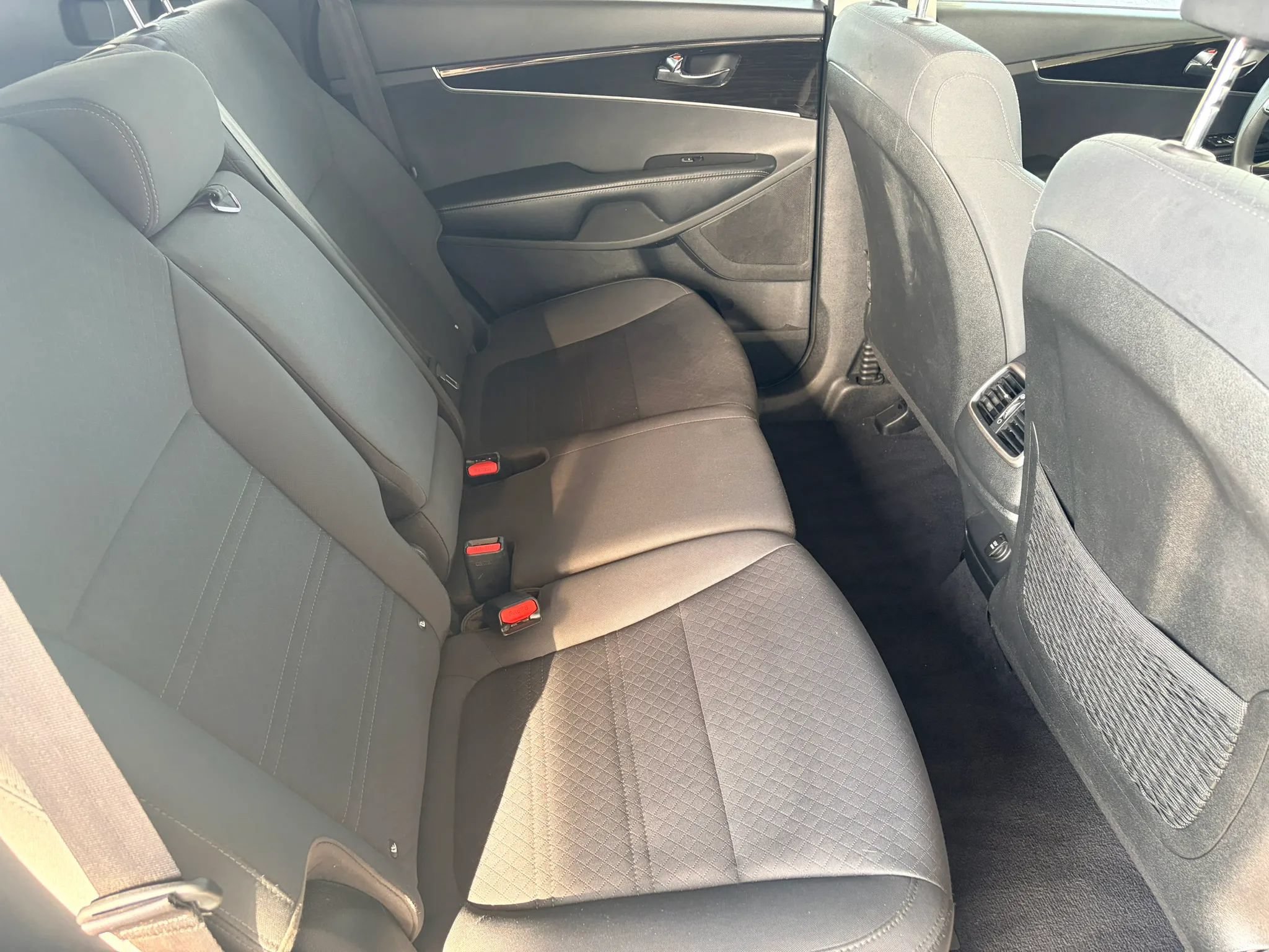Used 2020 Kia Sorento L FWD image 13