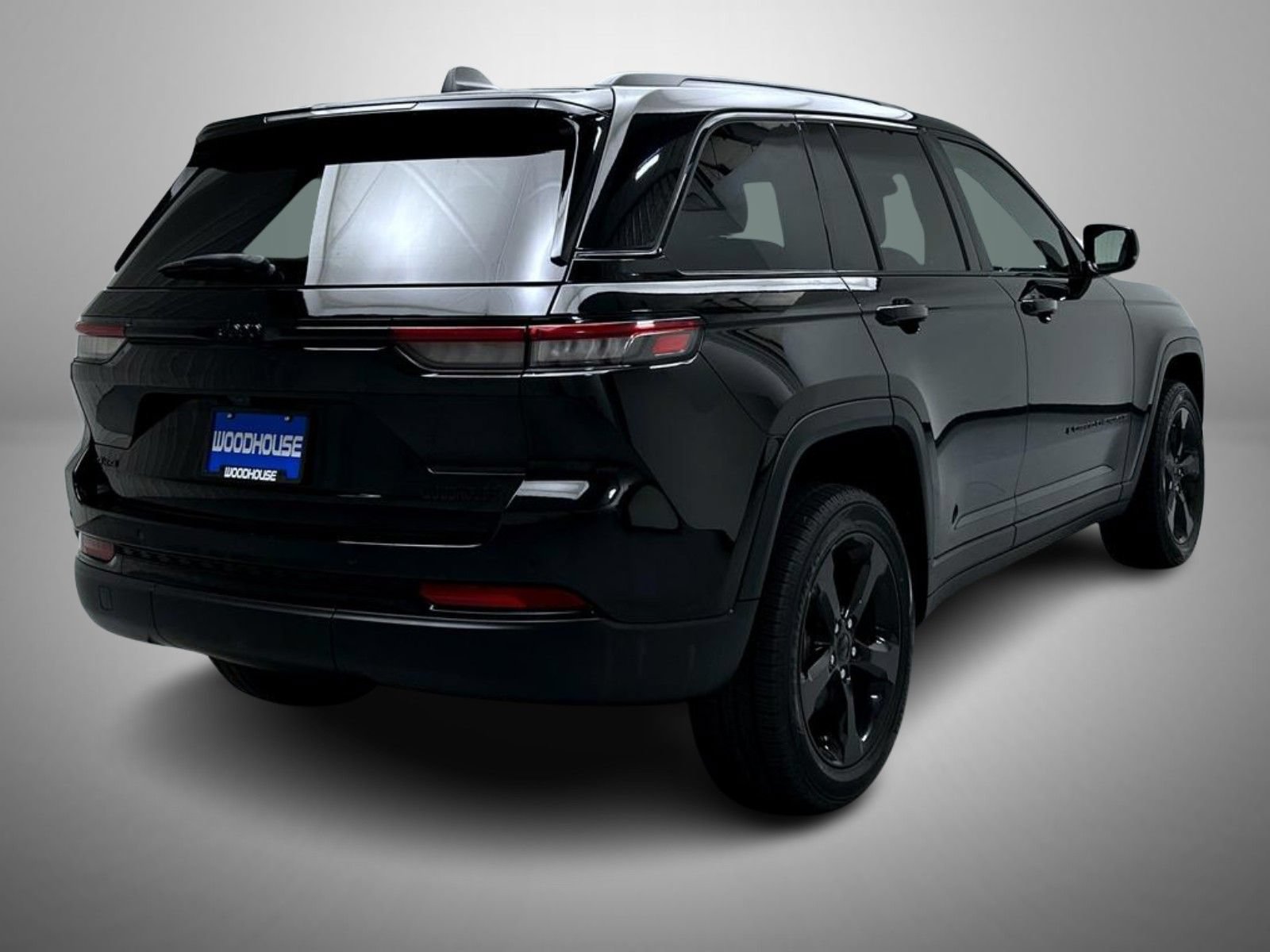 Used 2023 Jeep Grand Cherokee Altitude AWD/4WD image 5