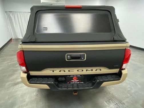 Used 2017 Toyota Tacoma TRD Off-Road w/ Tow Package AWD/4WD image 6