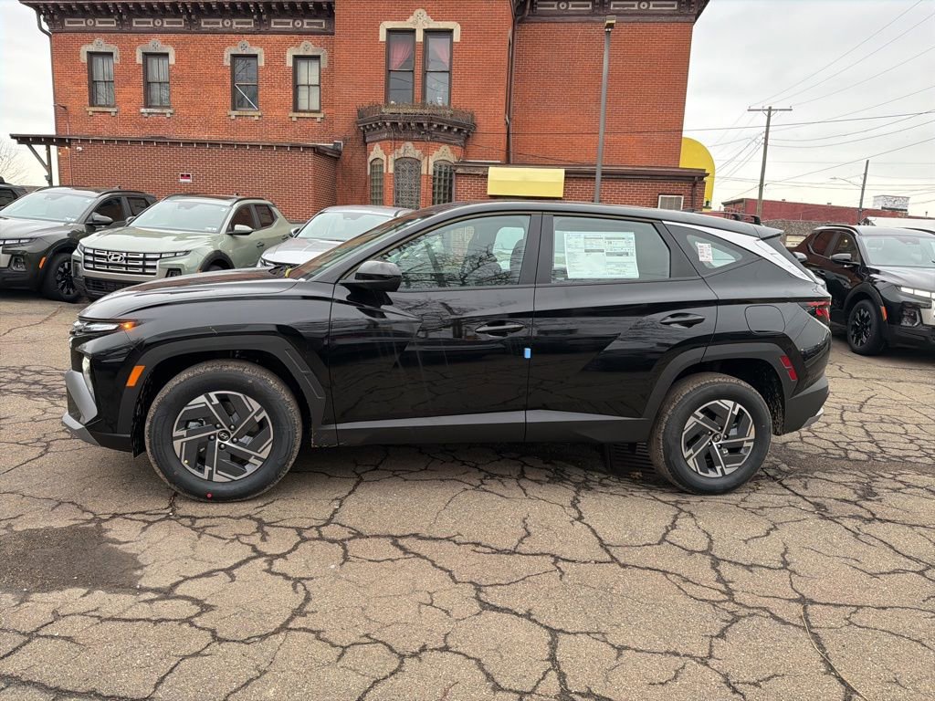 New 2026 Hyundai Tucson Blue SE image 4