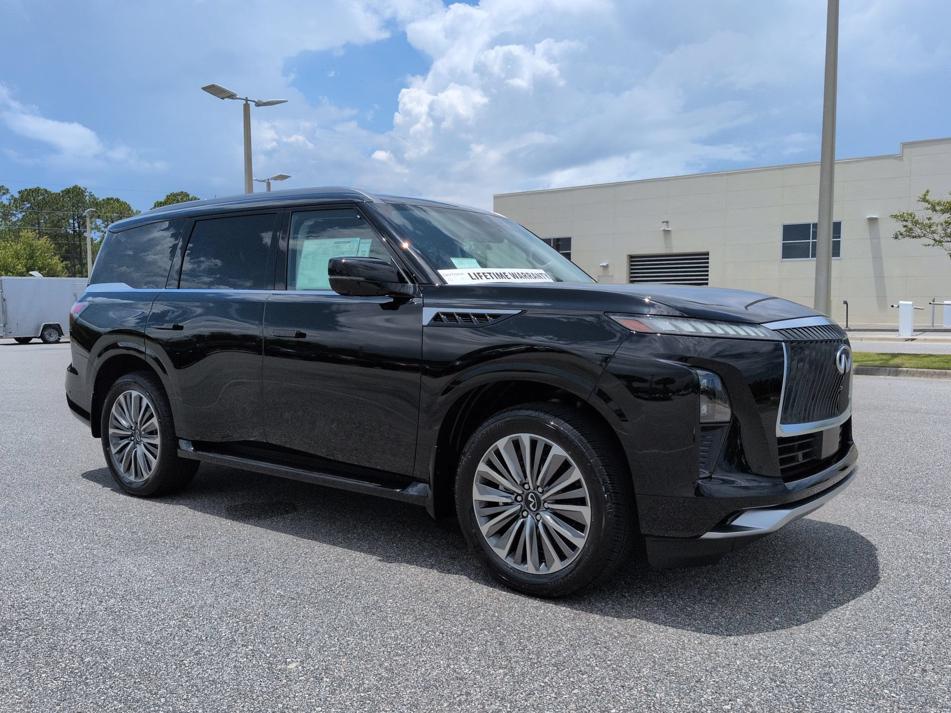 New 2026 INFINITI QX80 Luxe w/ Cargo Package RWD image 3