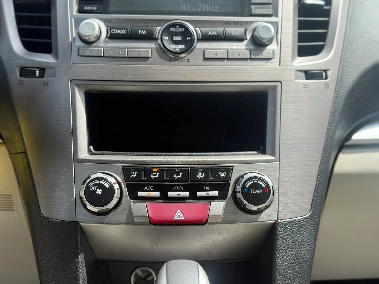 Used 2011 Subaru Outback 2.5i AWD/4WD image 18