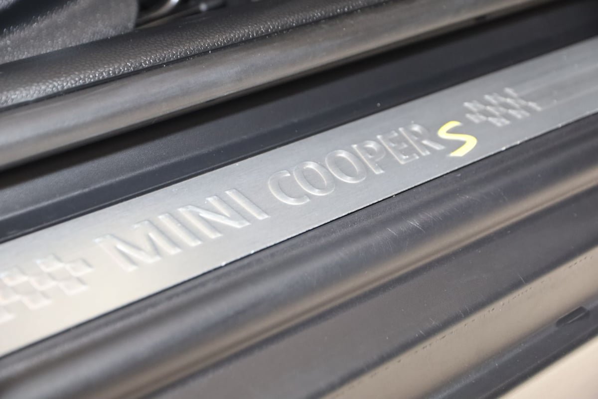 Used 2024 MINI Cooper SE FWD image 16