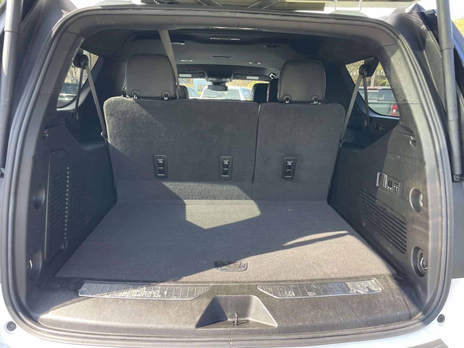Used 2023 Chevrolet Suburban Premier AWD/4WD image 18