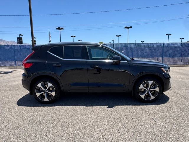Certified 2025 Volvo XC40 B5 Core w/ Climate Package AWD/4WD image 7