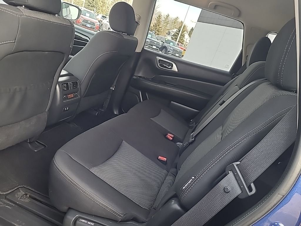 Used 2020 Nissan Pathfinder SV image 13
