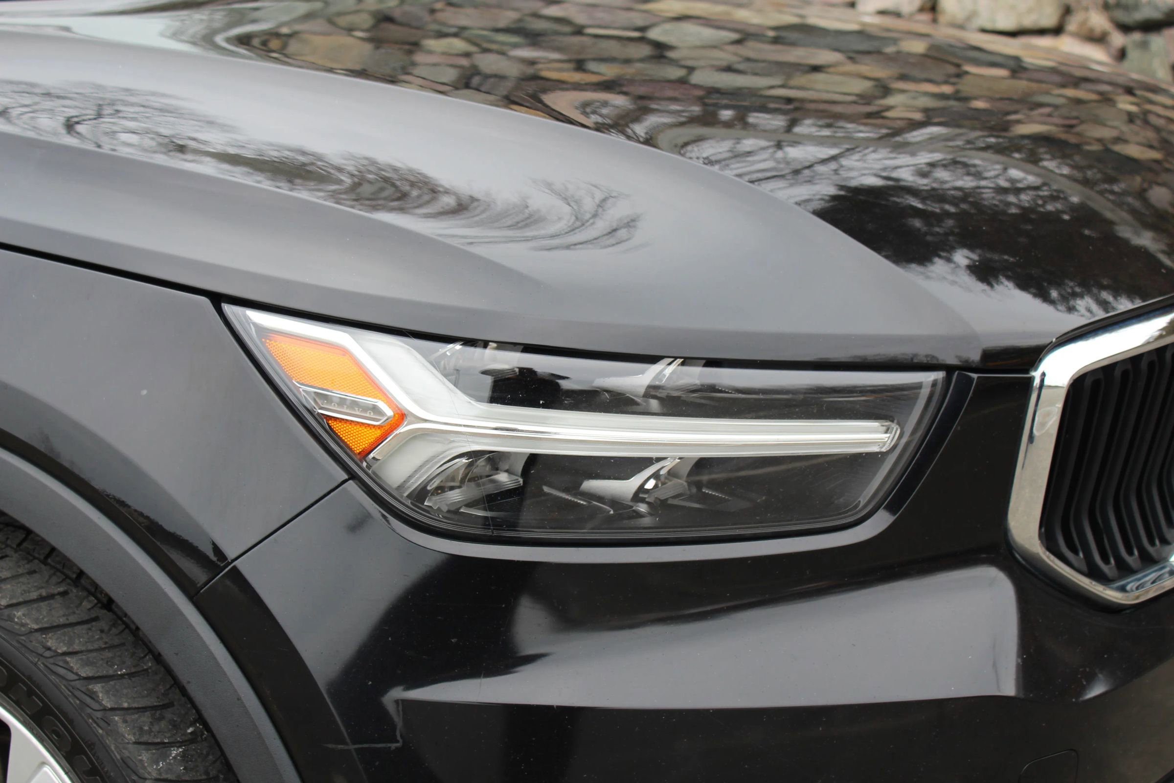 Used 2019 Volvo XC40 T5 Momentum image 34