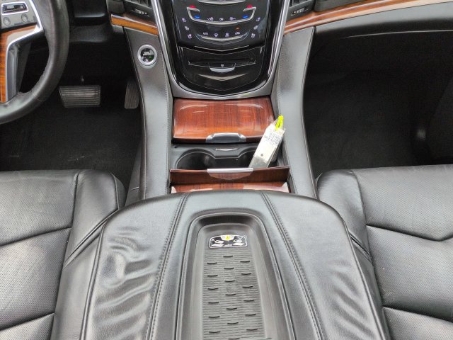 Used 2015 Cadillac Escalade Luxury AWD/4WD image 19