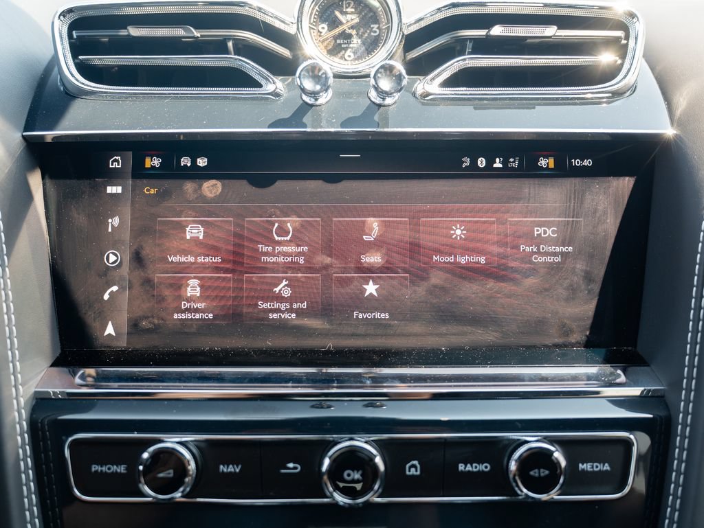 Used 2024 Bentley Bentayga Extended Wheelbase AWD/4WD image 23