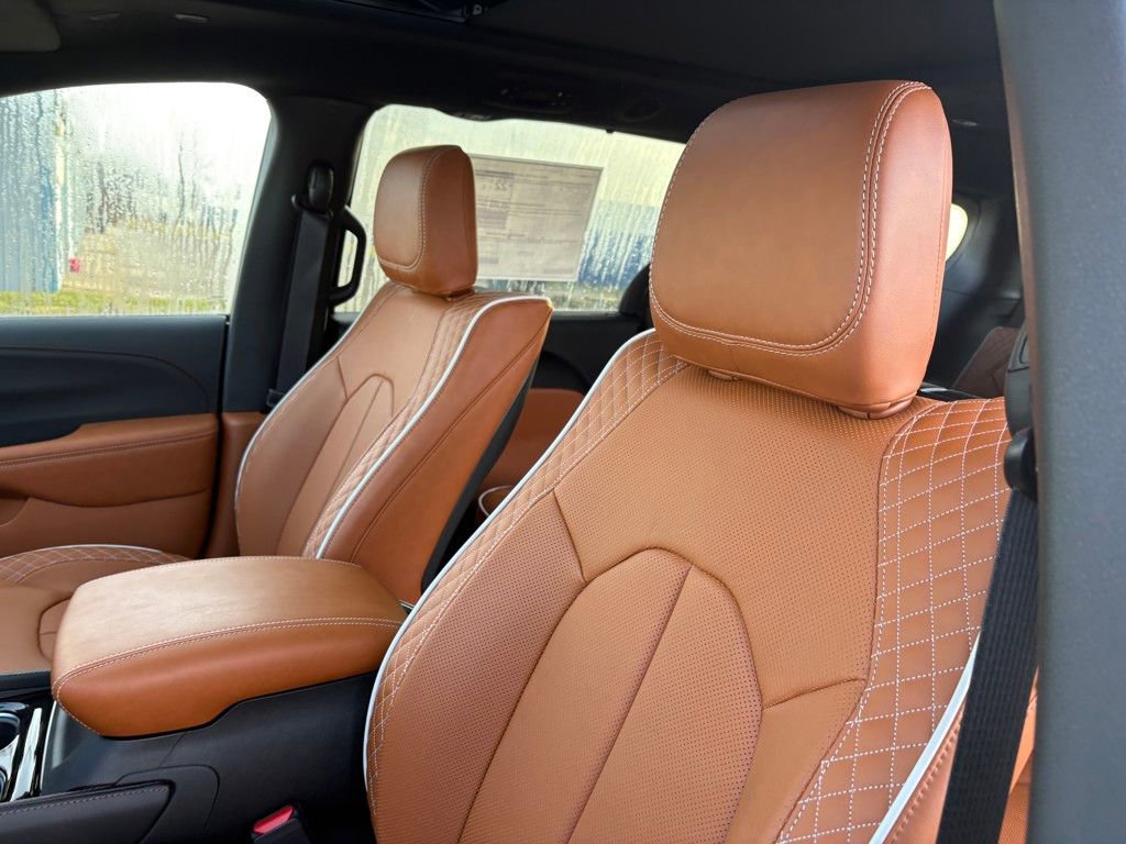 New 2026 Chrysler Pacifica Pinnacle w/ Trailer Tow Group image 16