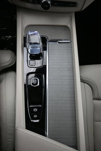 Used 2024 Volvo XC60 B5 Ultimate w/ Protection Package Premier AWD/4WD image 11
