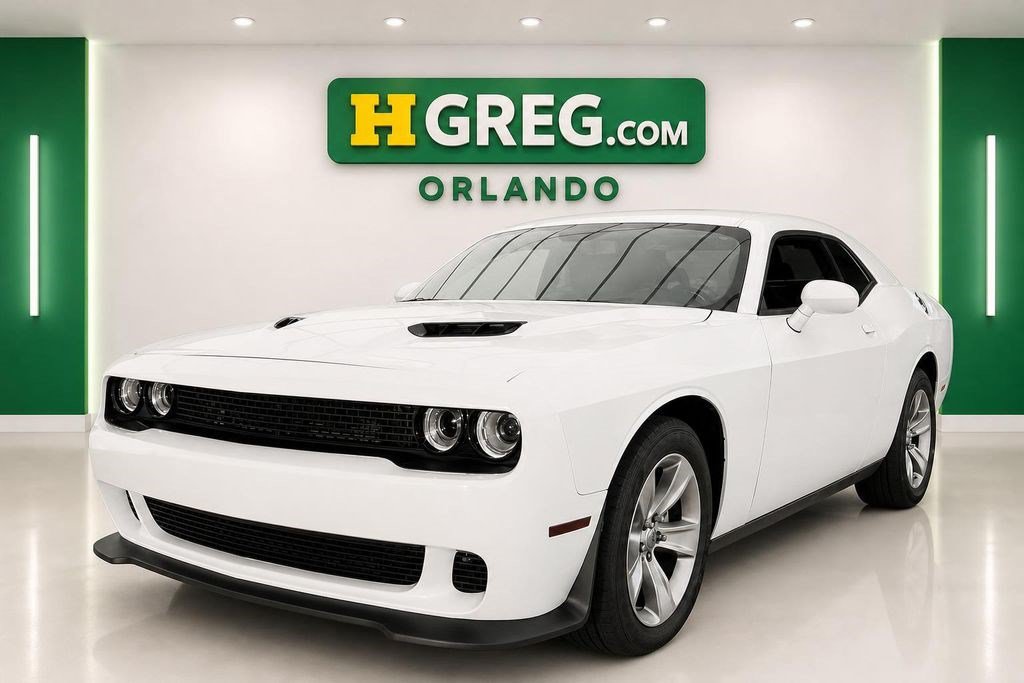 Used 2018 Dodge Challenger SXT RWD image 4