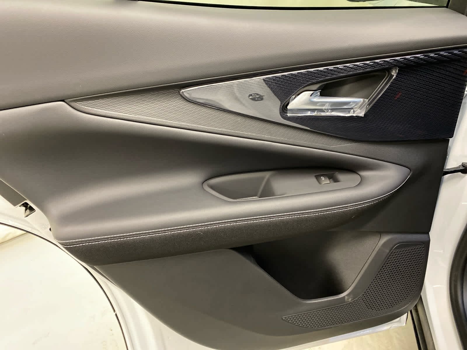 New 2025 Chevrolet Blazer EV LT AWD/4WD image 12