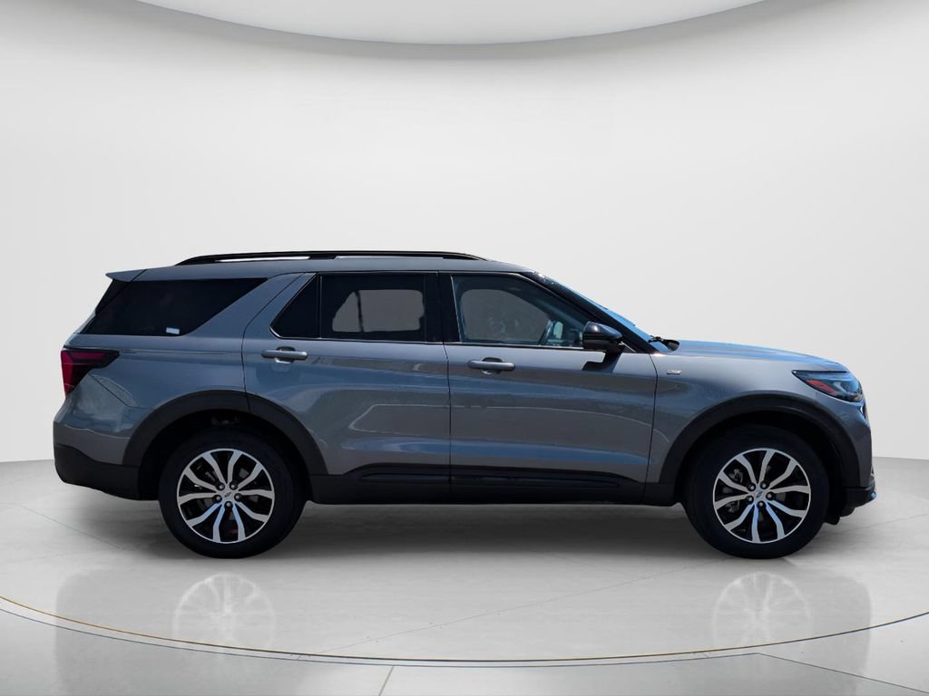 Used 2025 Ford Explorer ST-Line AWD/4WD image 4
