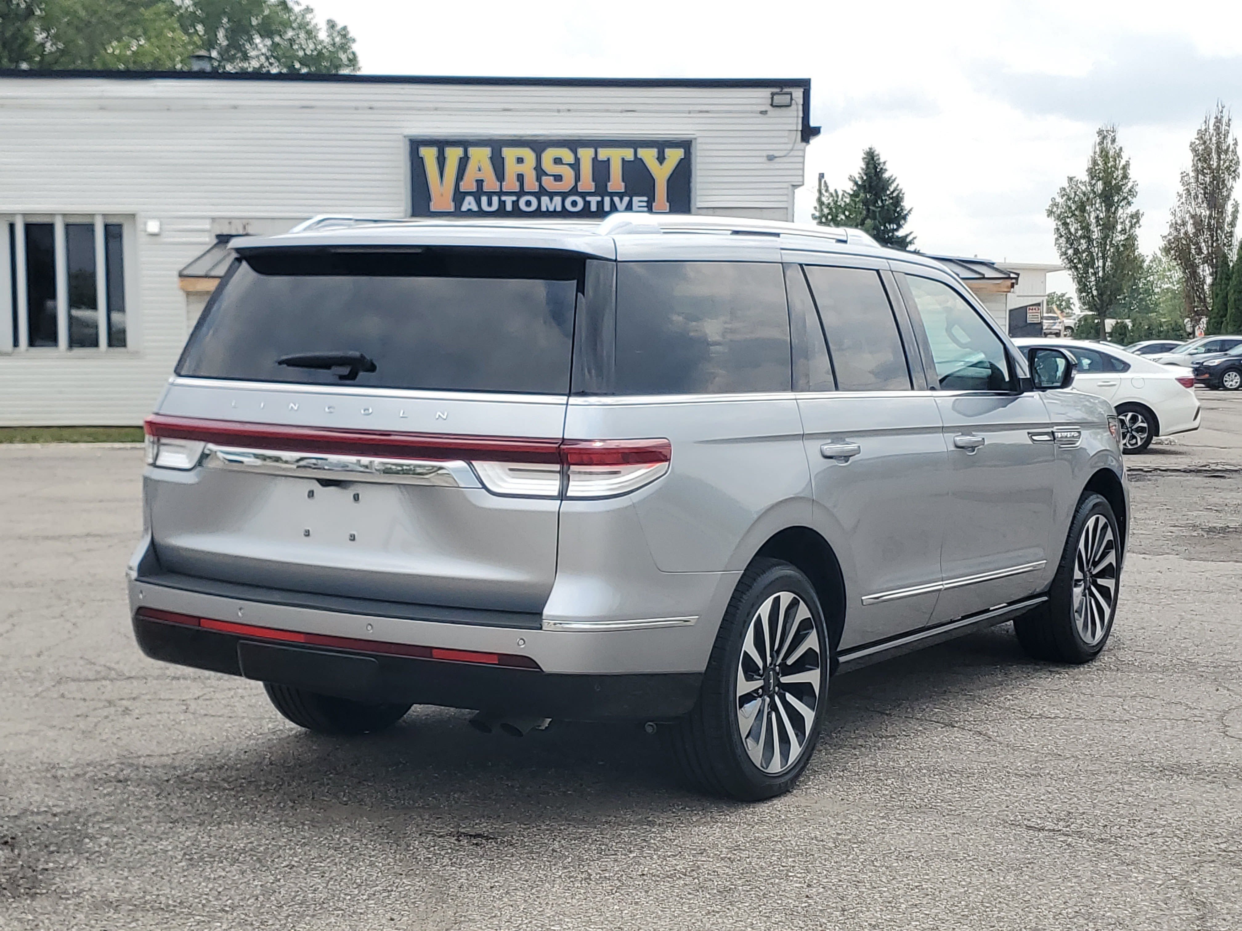 Used 2024 Lincoln Navigator Reserve AWD/4WD image 6