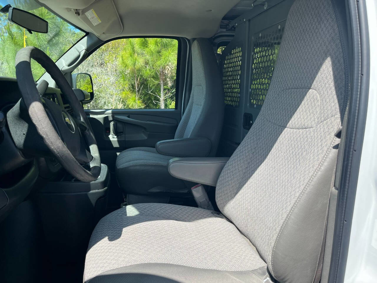 Used 2013 Chevrolet Express 3500 Extended RWD image 10